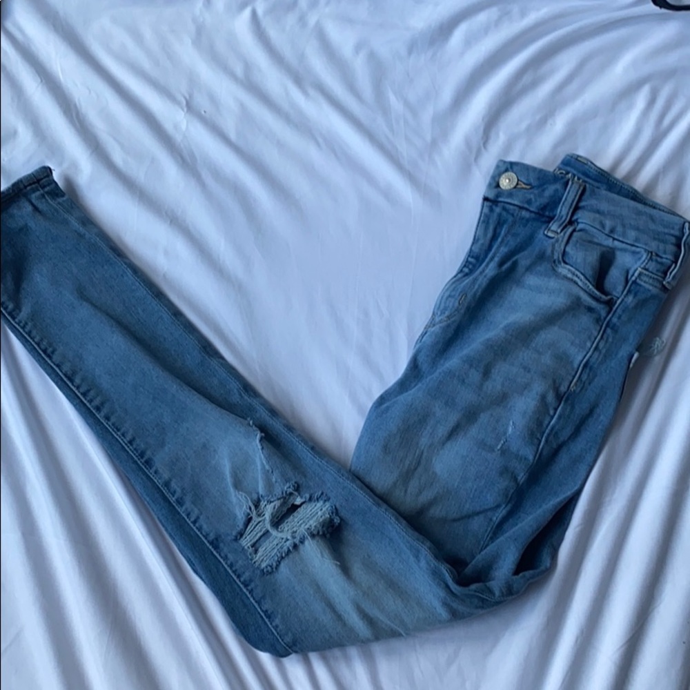 AMERICAN EAGLE LIGHT WASH JEANS